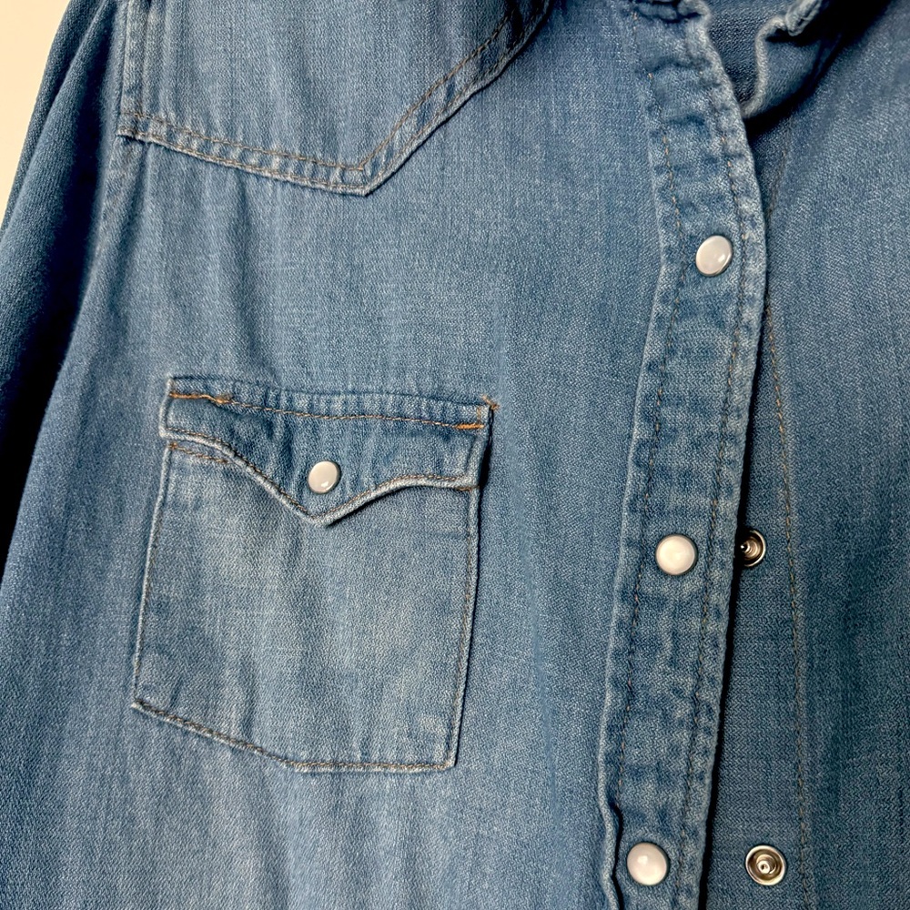 Universal Thread Button Up - Picture 2 of 3